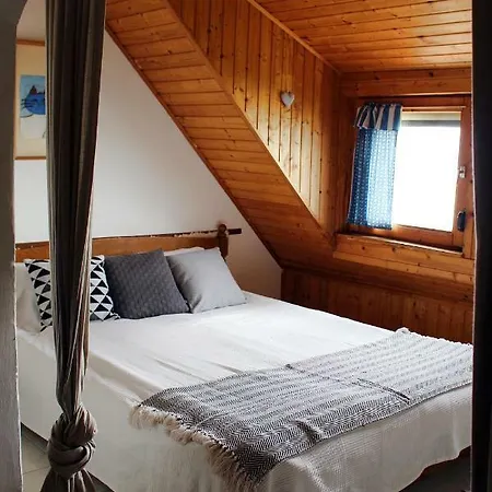 Csizmazia Apartment *